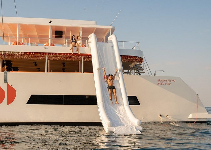Pattaya: 3 Island-Hopping Full-Day Party Catamaran Cruise