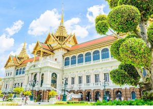 Grand Palace & Temples of Bangkok with experienced guide