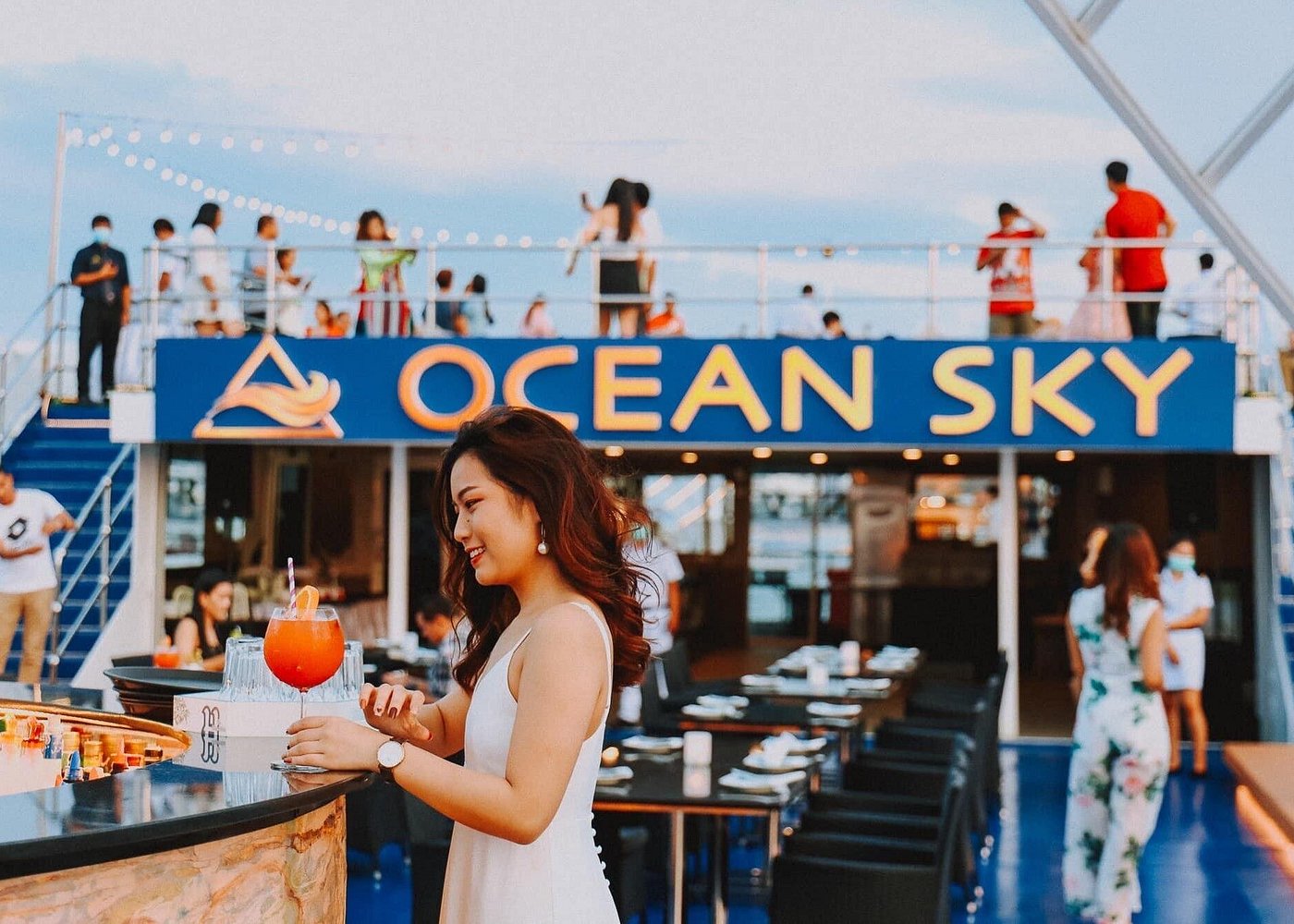 Ocean Sky Pattaya Dinner Cruise with Live Entertainment