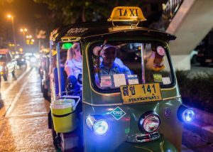 Bangkok by Night: Temples, Markets and Food Tuk-Tuk Tour