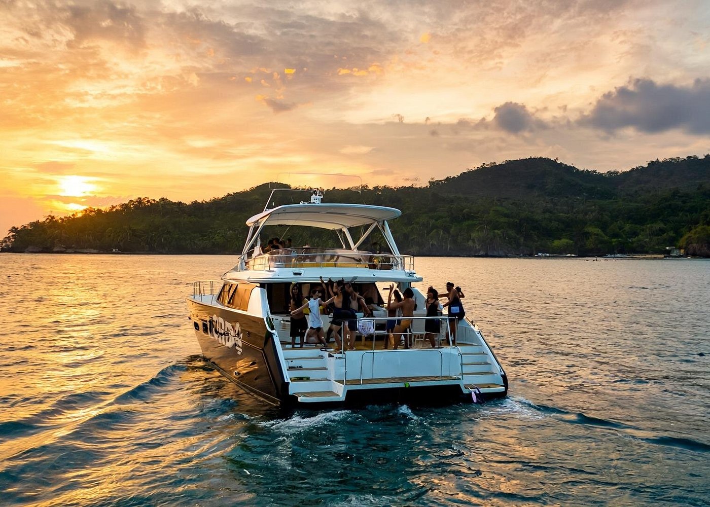 Private Yacht Cruise with DJ and Open Bar Party in Pattaya