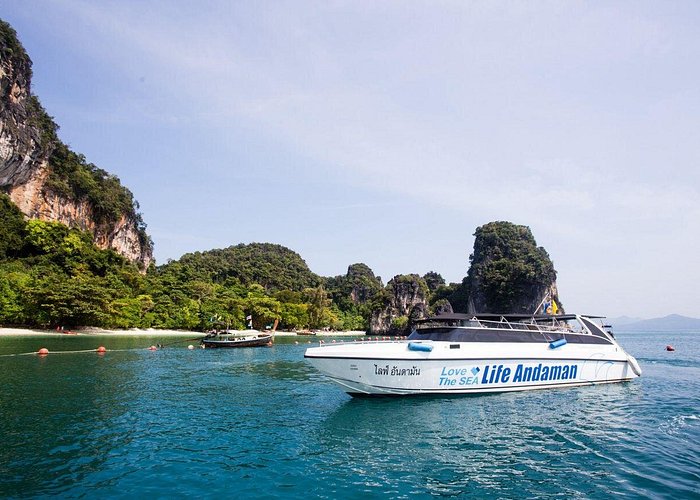Krabi Hong Islands Day Trip by Speedboat with Lunch
