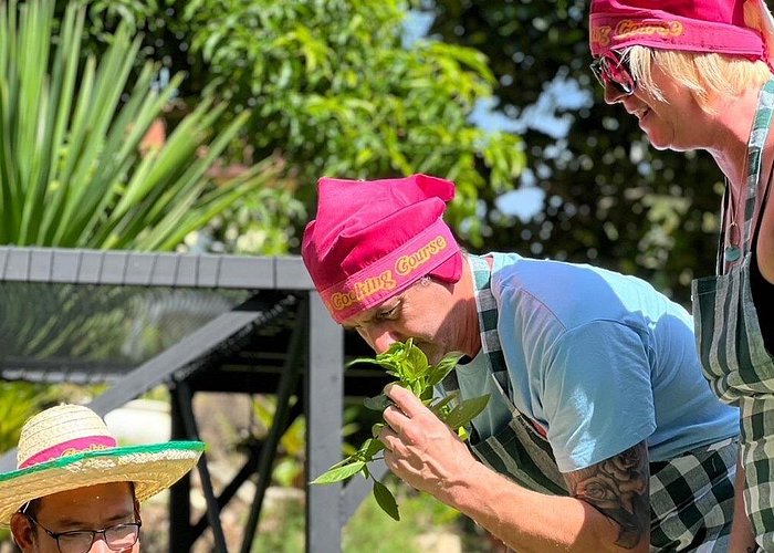 Half day Thai cooking Class + Market tour+Garden tour