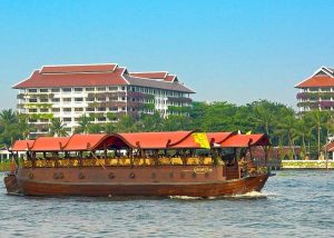 Manohra 5-Star Luxury Dinner Cruise with Pre-Canapés in Bangkok